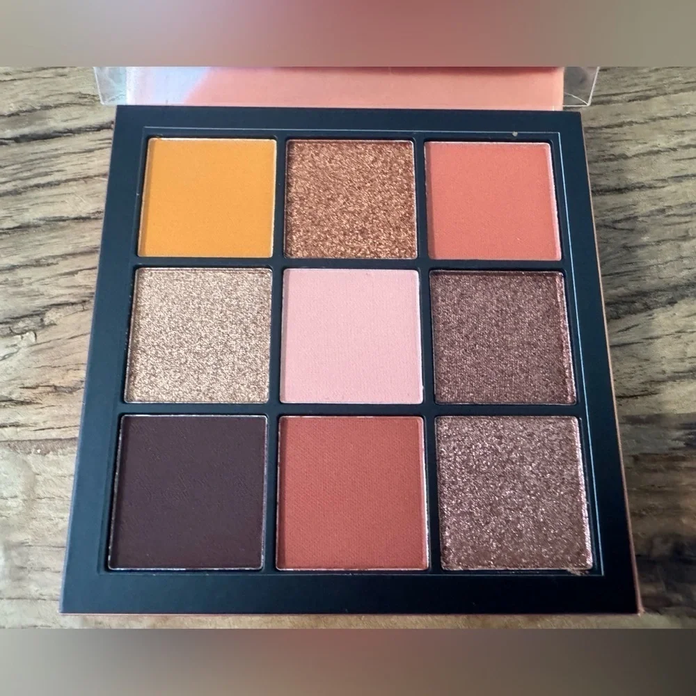 NEW IN BOX Huda Beauty Topaz Obsession Eye Palette ❤️